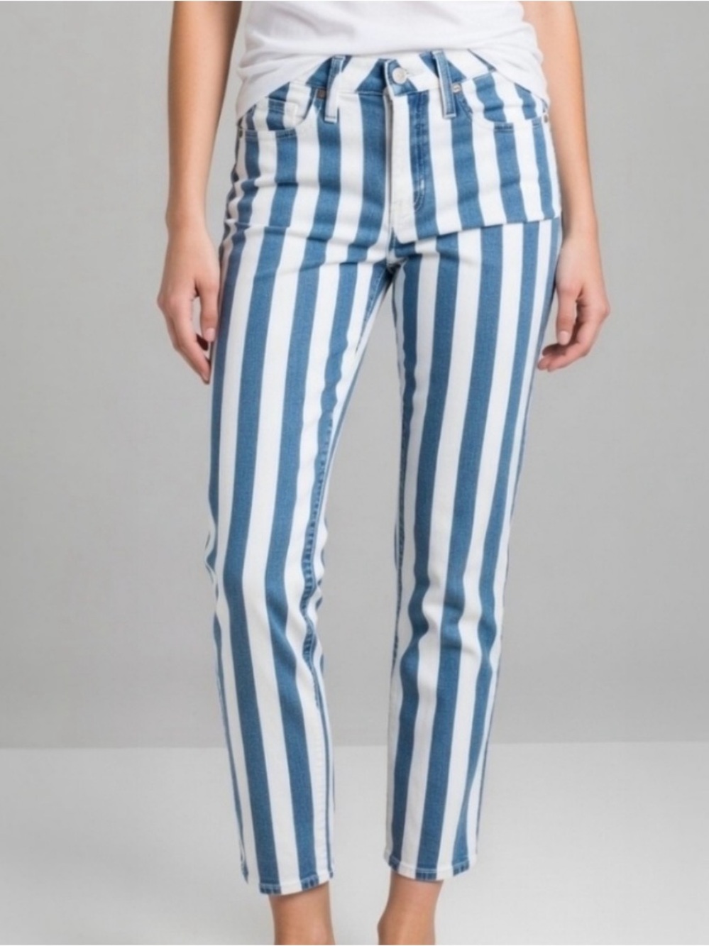 Hollister ultra high rise mom jeans size 9s